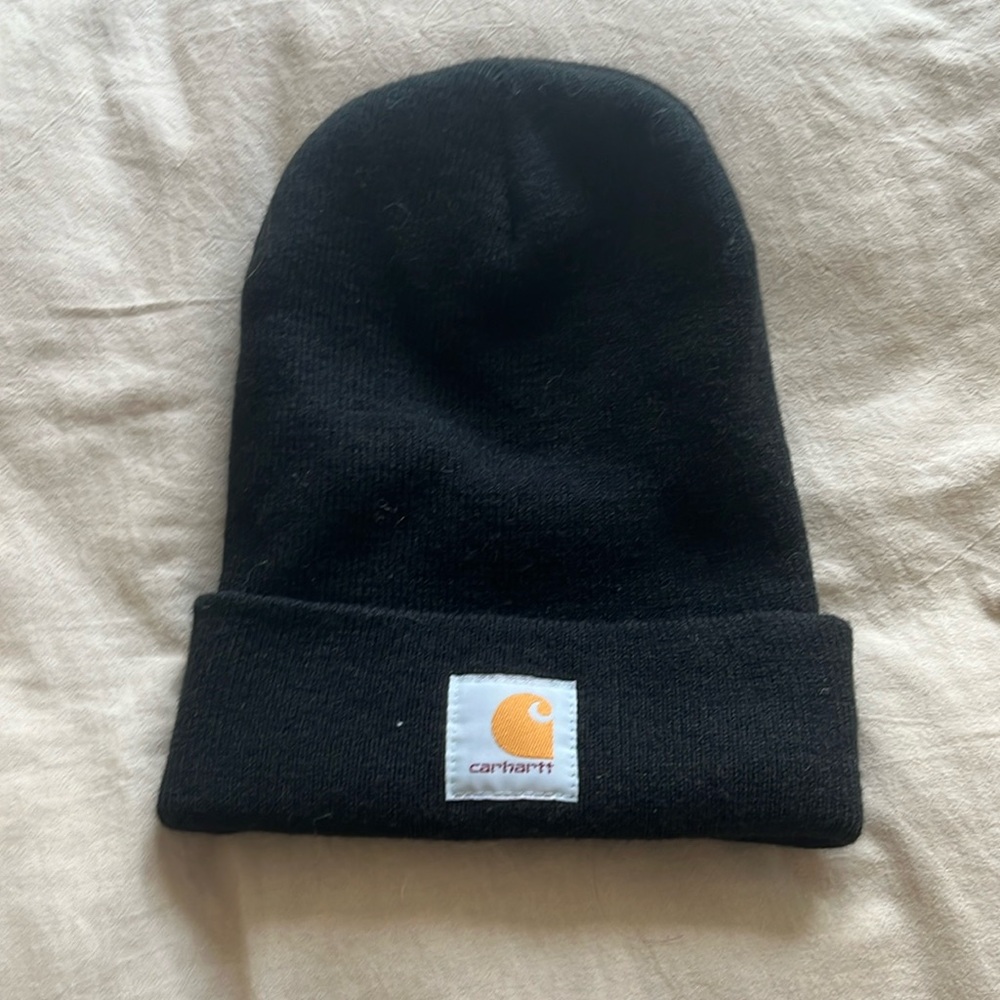 Black carhartt beanie
